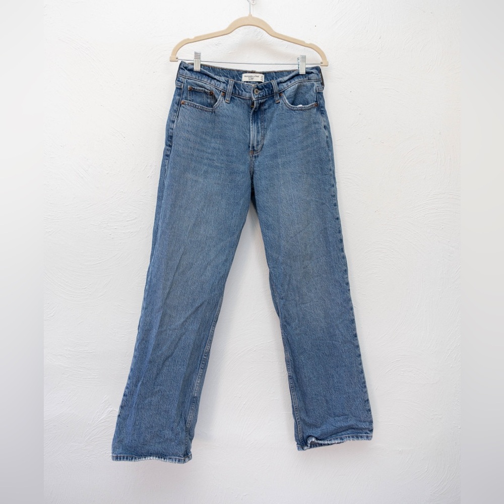 Abercrombie “The Baggy” Curve Love, Low Rise, Medium Wash Jeans
